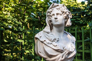 St. Petersburg 'daki Yaz Bahçesi' nde heykeller