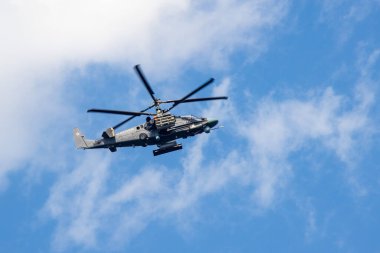 St. Petersburg 'da savaş gemileri ve uçakları geçidi