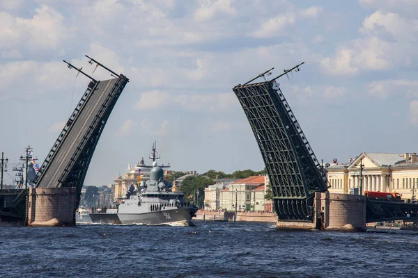 Desfile de buques de guerra en San Petersburgo — Foto de Stock