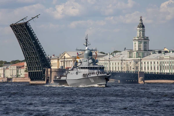 Desfile de buques de guerra en San Petersburgo — Foto de Stock
