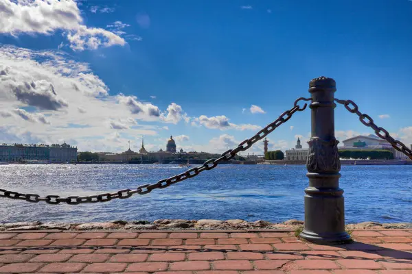 View of the arrow of Vasilievsky Island in St. Petersburg — Stock Photo, Image