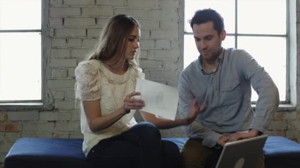 Man and woman discussing documents — Stock Video