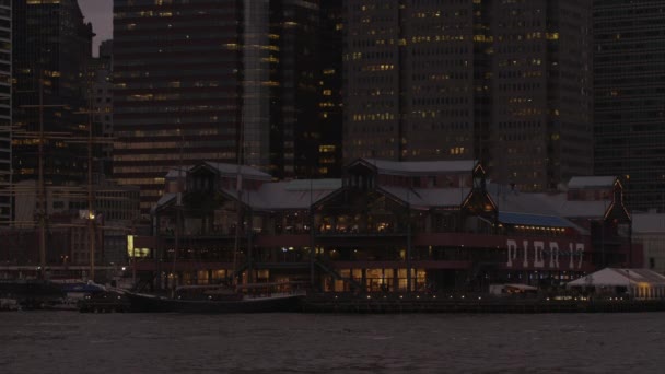 Manhattan Waterfront in der Dämmerung — Stockvideo