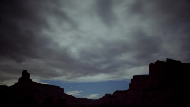 Clouds moving over rocks — Stock Video