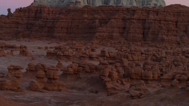 Felsformationen im Goblin Valley State Park — Stockvideo