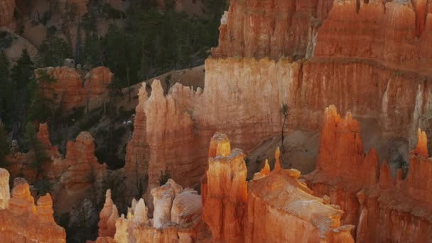 Skalní útvary v bryce canyon — Stock video