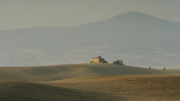 Quinta italiana em paisagem rolante — Vídeo de Stock