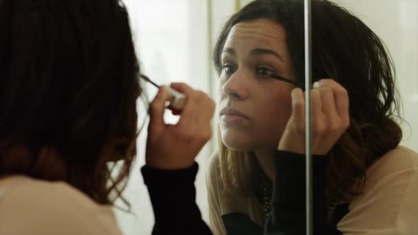 Mulher Aplicando Mascara — Vídeo de Stock