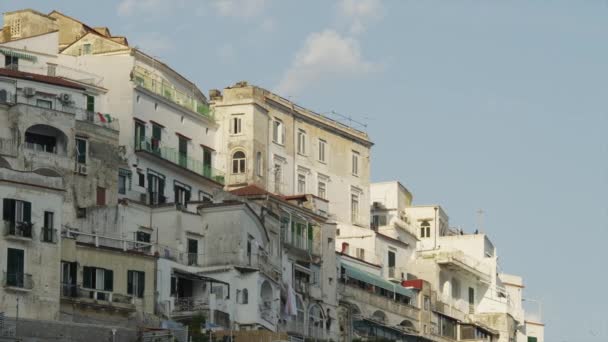 Byggnader på Amalfi Beach — Stockvideo