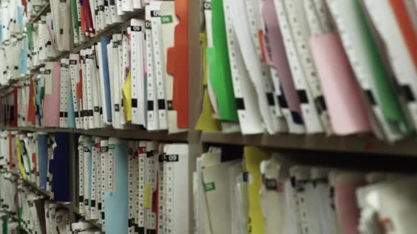 Filas de archivos y registros en archivos — Vídeo de stock