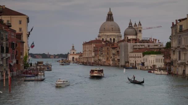 Tráfico de barcos en el Gran Canal — Vídeo de stock