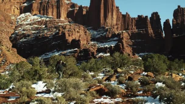 Formações rochosas no deserto — Vídeo de Stock