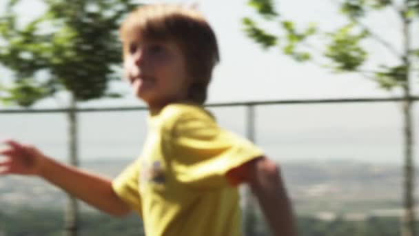 Boy playing American football — Stock Video