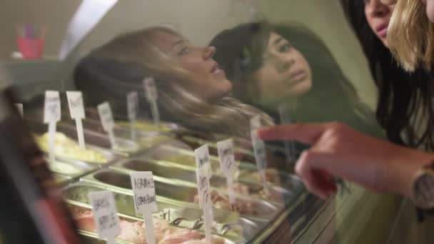 Women looking at ice cream — Stock Video