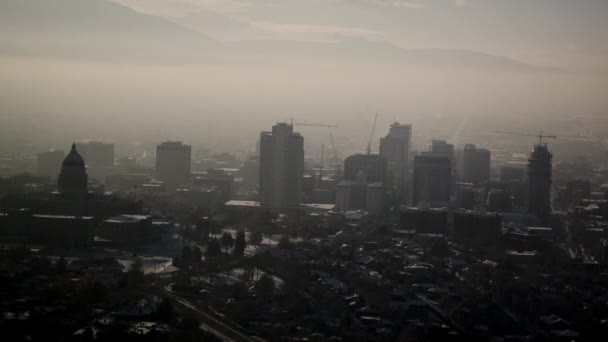 Blick auf die Skyline im Morgengrauen — Stockvideo