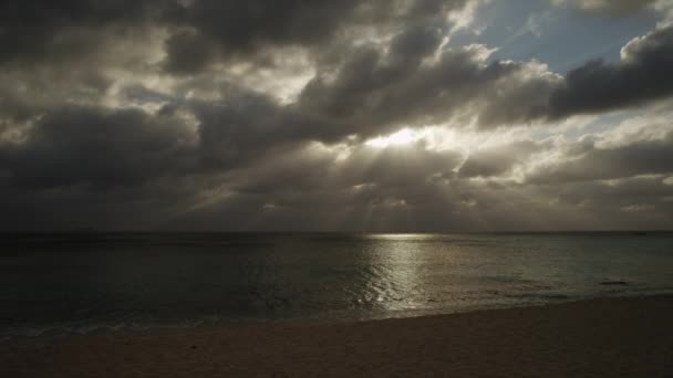 Cielo dramático sobre el mar — Vídeos de Stock