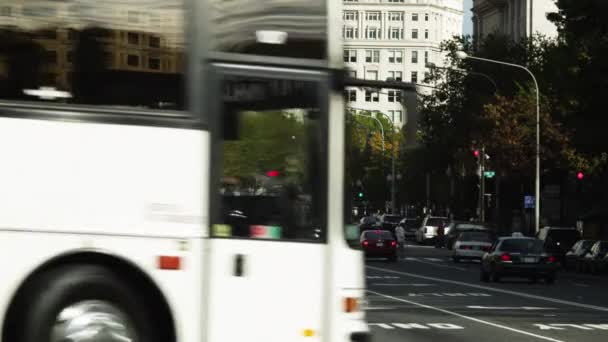 Provoz na ulici v Washington D.C — Stock video