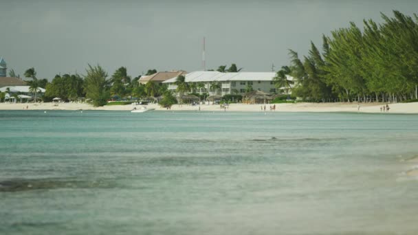 Vista desde el mar a la playa — Vídeos de Stock