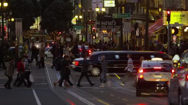 Union Square üzerinde yürüyen insanlar — Stok video