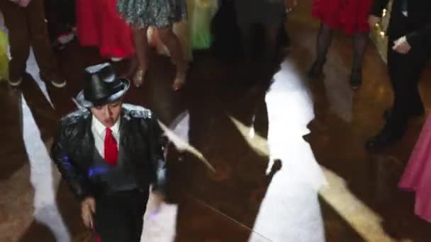 Man dancing at prom — Stock Video
