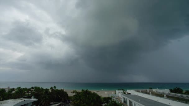 Miami Beach under molnen — Stockvideo