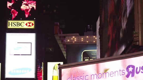 Upplysta annonser på Times Square — Stockvideo