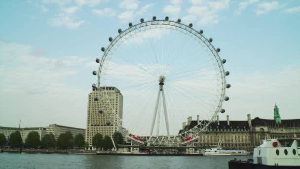 Річка Темза коліщатком тисячоліття — стокове відео