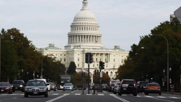 Verkeer op Pennsylvania Avenue — Stockvideo