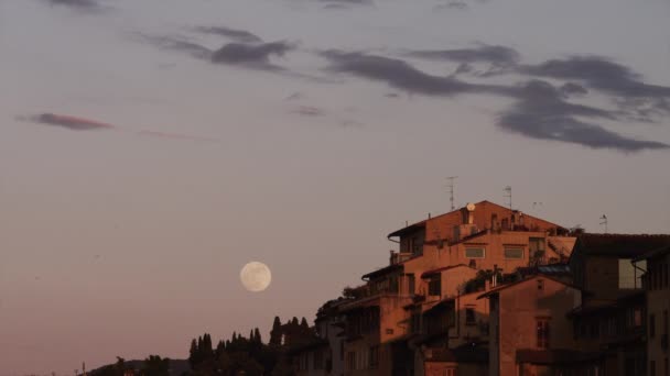 Ponte Vecchio i skymningen — Stockvideo