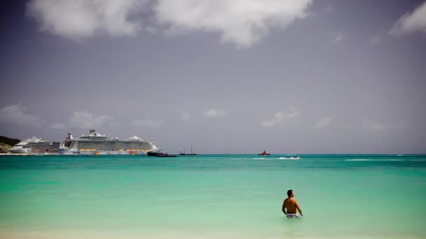 人们沐浴在热带海 — 图库视频影像