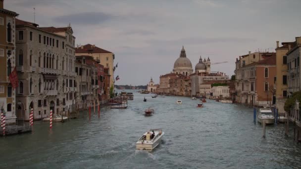 Tráfico de barcos en el Gran Canal — Vídeo de stock