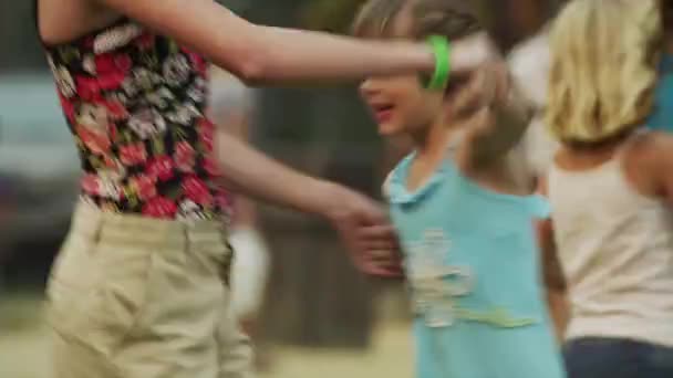 Chicas felices bailando — Vídeos de Stock