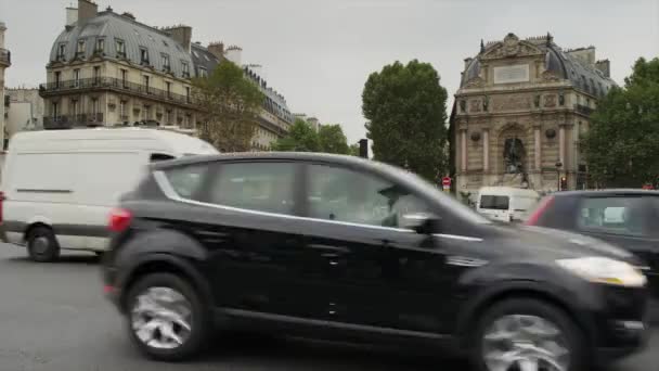 Şehir sokak üzerinde trafik — Stok video
