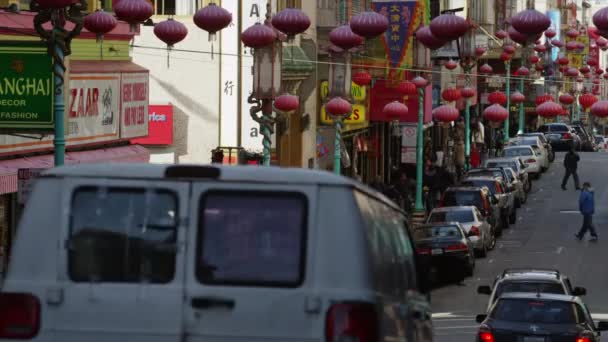 Tráfico en el distrito Chinatown — Vídeos de Stock