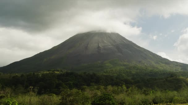 Scenic view of Arenal Volcano — Stock Video