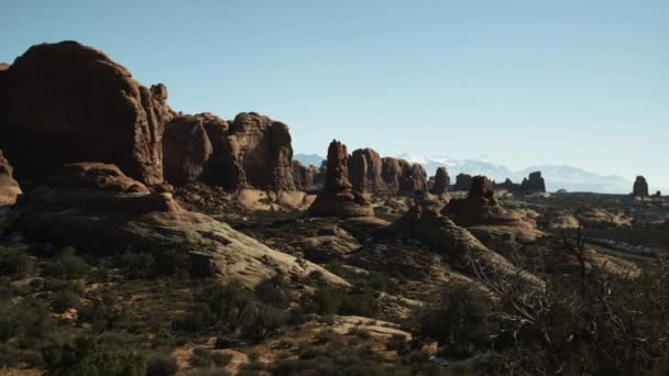 Rotsformaties in Nationaal park Arches — Stockvideo