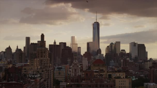 Városképet gazdagító épületnek szánták kilátás nyílik New York City — Stock videók