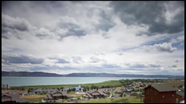 Bear Lake üzerine kalın bulutlar — Stok video