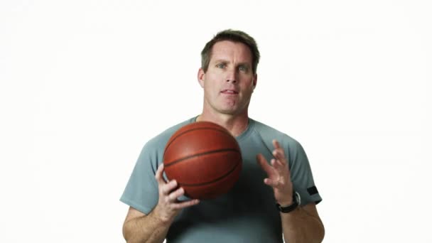 男子举行篮球 — 图库视频影像