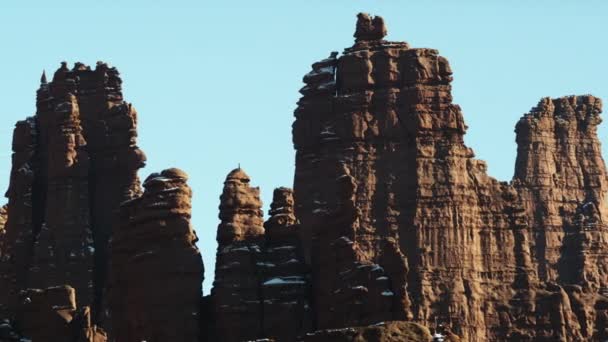 Formações rochosas no deserto — Vídeo de Stock