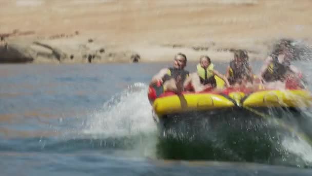 Tourists on inflatable raft — Stock Video