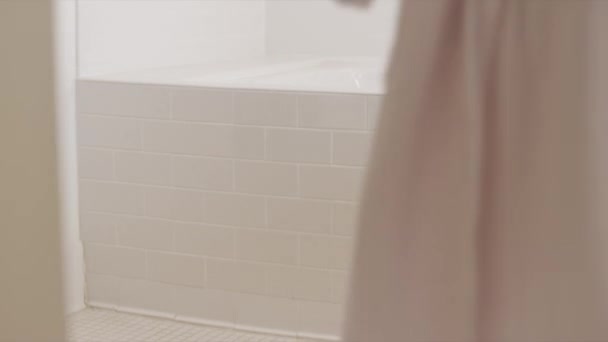 Woman removing bathrobe and taking bath — Stock Video