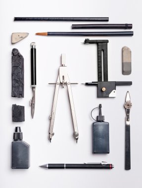 Çizim araçları beyaz boş kağıda Üstten Görünüm