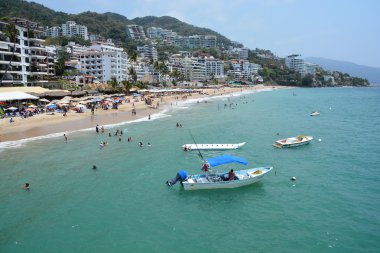Puerto Vallarta Meksika 11 Mayıs 2016: Puerto Vallarta popüler bir turist beldesi. Güzel plajlar ve Kuzey Pasifik Okyanusu 'nun temiz ılık suları yüzücüler için bütün yıl çekicidir..