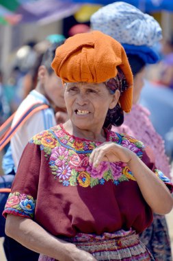 Santiago de Atitlan Guatemala 29 Nisan 2016: Maya bir kadının portresi. Maya halkı hala Guatemala 'daki nüfusun çoğunluğunu oluşturuyor..