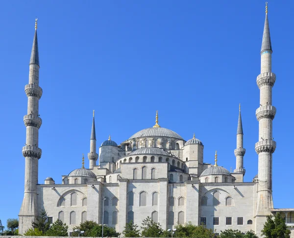 İstanbul, Türkiye - 4 Ekim 2013: Sultan Ahmed Camisi, Ekim 04, 2013, İstanbul, Türkiye. Sultan Ahmed Camii (Mavi Cami) İstanbul 'un en popüler turizm beldeleri üzerine.
