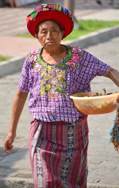 Santiago Atitlan Guatemala April 2016 Tzutujil Woman Wearing Traditional Toyocal — Stock Photo, Image