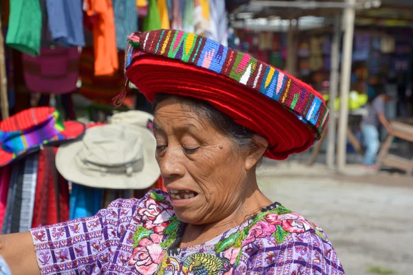 Santiago Atitlan Guatemala April 2016 Tzutujil Woman Wearing Traditional Toyocal — Stock Photo, Image