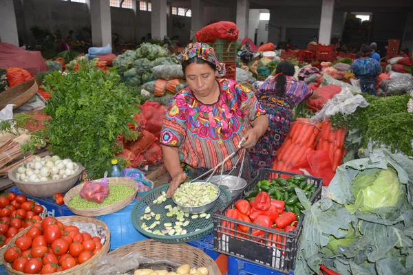 Quetzaltenango Guatemala April 2016 Frau Verkauft Früchte Quetzaltenango Maket Dieser — Stockfoto