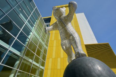 Montreal Canada 04 29 2016: New Mcgill Üniversitesi Sağlık Merkezi (Muhc) ve küçültücüler hastanesi bir eğitim ve devlet hastaneleri ağı